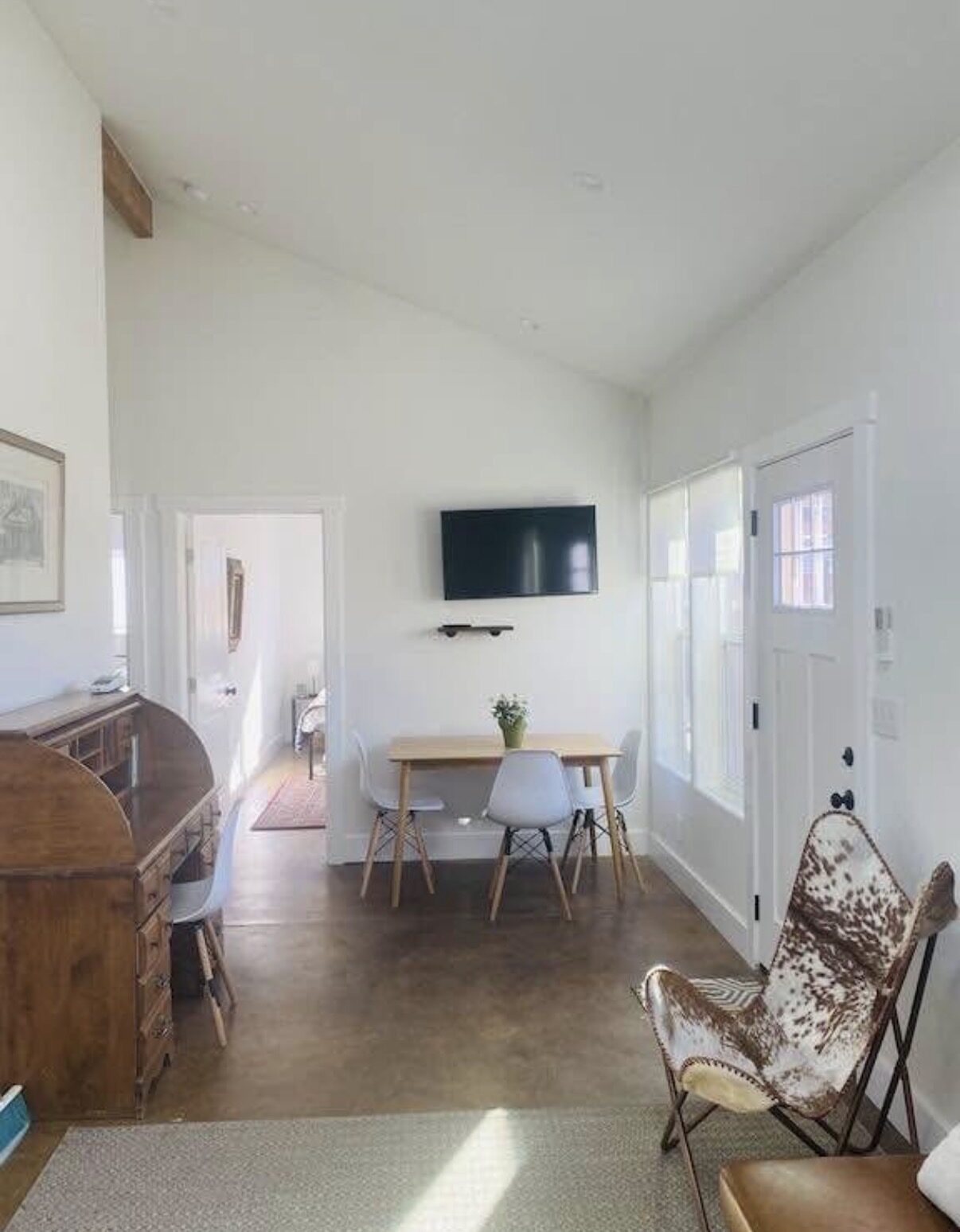 Studio C — living room with vaulted ceiling